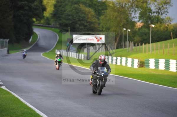 Motorcycle action photographs;cadwell;cadwell park photographs;event digital images;eventdigitalimages;motor racing louth lincolnshire;no limits trackday;peter wileman photography;trackday;trackday digital images;trackday photos