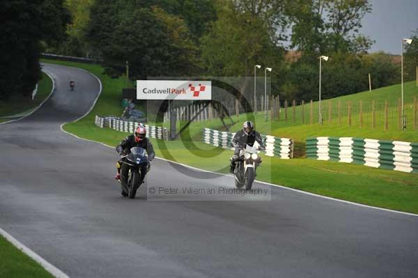 Motorcycle action photographs;cadwell;cadwell park photographs;event digital images;eventdigitalimages;motor racing louth lincolnshire;no limits trackday;peter wileman photography;trackday;trackday digital images;trackday photos