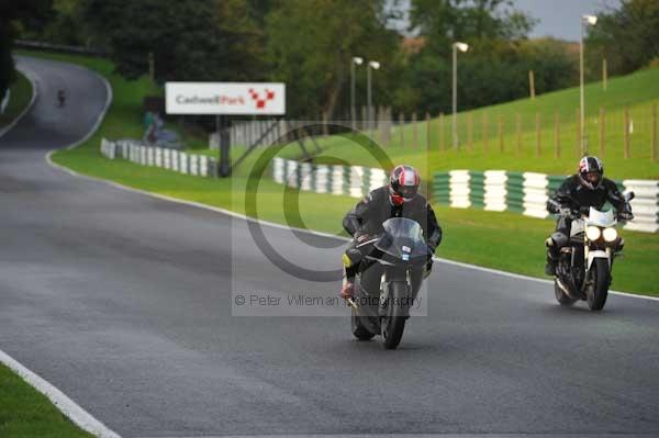 Motorcycle action photographs;cadwell;cadwell park photographs;event digital images;eventdigitalimages;motor racing louth lincolnshire;no limits trackday;peter wileman photography;trackday;trackday digital images;trackday photos