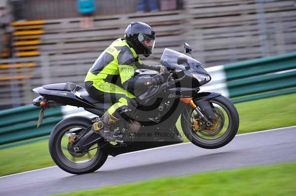 Motorcycle action photographs;cadwell;cadwell park photographs;event digital images;eventdigitalimages;motor racing louth lincolnshire;no limits trackday;peter wileman photography;trackday;trackday digital images;trackday photos