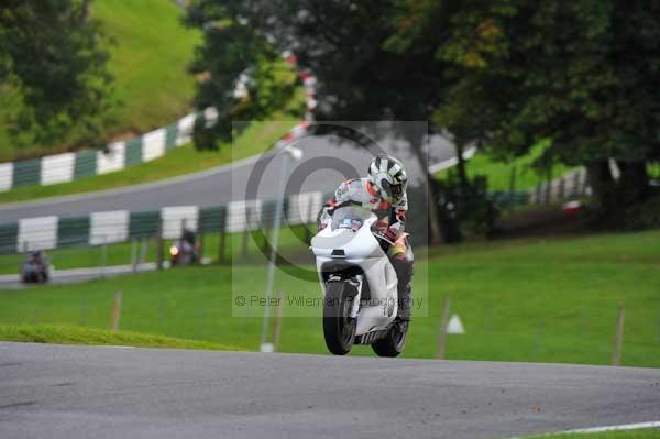 Motorcycle action photographs;cadwell;cadwell park photographs;event digital images;eventdigitalimages;motor racing louth lincolnshire;no limits trackday;peter wileman photography;trackday;trackday digital images;trackday photos