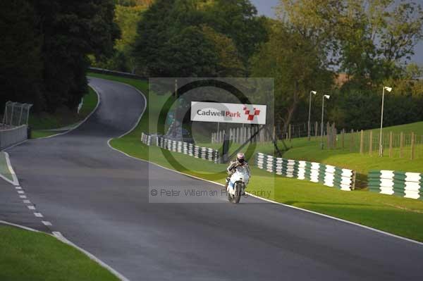 Motorcycle action photographs;cadwell;cadwell park photographs;event digital images;eventdigitalimages;motor racing louth lincolnshire;no limits trackday;peter wileman photography;trackday;trackday digital images;trackday photos