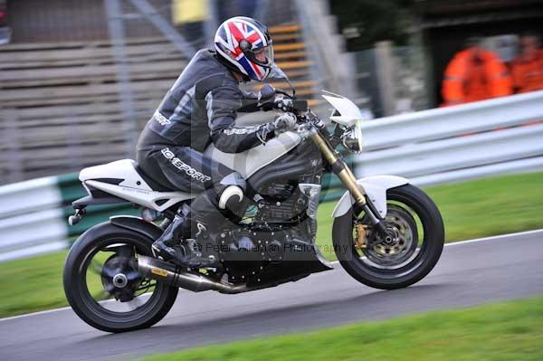 Motorcycle action photographs;cadwell;cadwell park photographs;event digital images;eventdigitalimages;motor racing louth lincolnshire;no limits trackday;peter wileman photography;trackday;trackday digital images;trackday photos