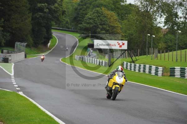 Motorcycle action photographs;cadwell;cadwell park photographs;event digital images;eventdigitalimages;motor racing louth lincolnshire;no limits trackday;peter wileman photography;trackday;trackday digital images;trackday photos