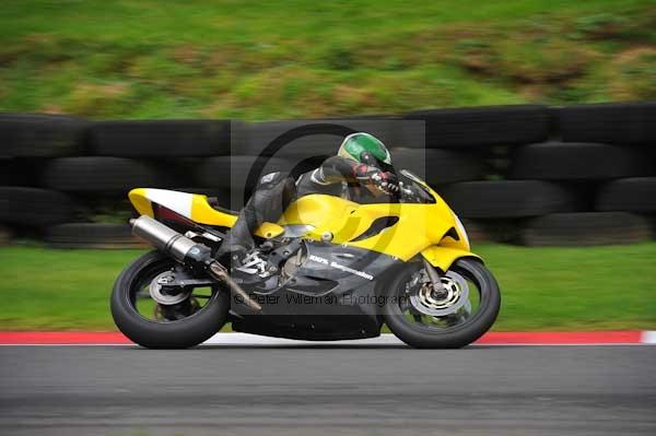 Motorcycle action photographs;cadwell;cadwell park photographs;event digital images;eventdigitalimages;motor racing louth lincolnshire;no limits trackday;peter wileman photography;trackday;trackday digital images;trackday photos