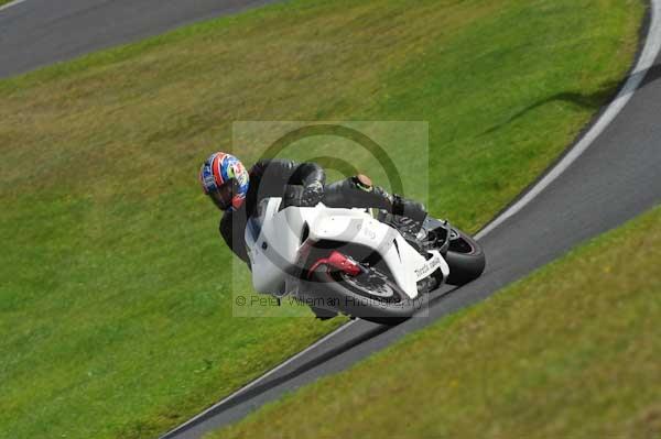 Motorcycle action photographs;cadwell;cadwell park photographs;event digital images;eventdigitalimages;motor racing louth lincolnshire;no limits trackday;peter wileman photography;trackday;trackday digital images;trackday photos