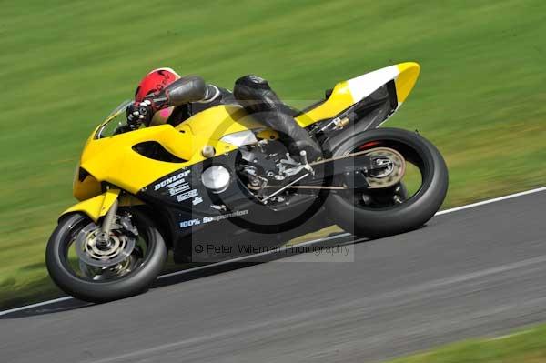 Motorcycle action photographs;cadwell;cadwell park photographs;event digital images;eventdigitalimages;motor racing louth lincolnshire;no limits trackday;peter wileman photography;trackday;trackday digital images;trackday photos