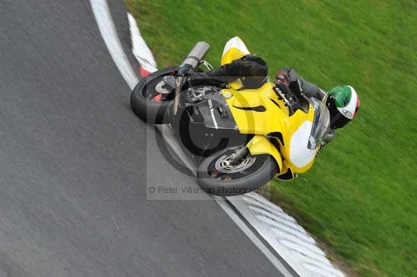 Motorcycle action photographs;cadwell;cadwell park photographs;event digital images;eventdigitalimages;motor racing louth lincolnshire;no limits trackday;peter wileman photography;trackday;trackday digital images;trackday photos