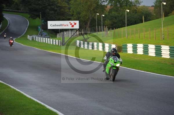 Motorcycle action photographs;cadwell;cadwell park photographs;event digital images;eventdigitalimages;motor racing louth lincolnshire;no limits trackday;peter wileman photography;trackday;trackday digital images;trackday photos