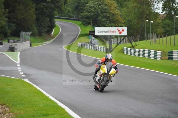 Motorcycle action photographs;cadwell;cadwell park photographs;event digital images;eventdigitalimages;motor racing louth lincolnshire;no limits trackday;peter wileman photography;trackday;trackday digital images;trackday photos