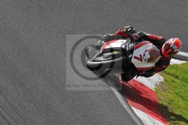 Motorcycle action photographs;cadwell;cadwell park photographs;event digital images;eventdigitalimages;motor racing louth lincolnshire;no limits trackday;peter wileman photography;trackday;trackday digital images;trackday photos