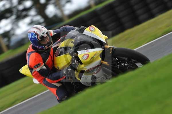 Motorcycle action photographs;cadwell;cadwell park photographs;event digital images;eventdigitalimages;motor racing louth lincolnshire;no limits trackday;peter wileman photography;trackday;trackday digital images;trackday photos