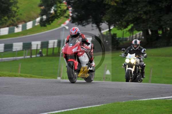 Motorcycle action photographs;cadwell;cadwell park photographs;event digital images;eventdigitalimages;motor racing louth lincolnshire;no limits trackday;peter wileman photography;trackday;trackday digital images;trackday photos