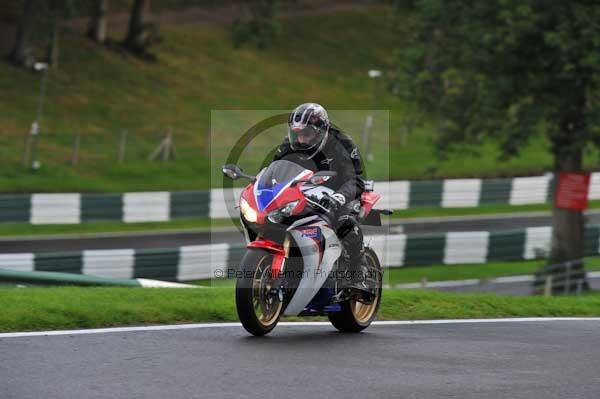 Motorcycle action photographs;cadwell;cadwell park photographs;event digital images;eventdigitalimages;motor racing louth lincolnshire;no limits trackday;peter wileman photography;trackday;trackday digital images;trackday photos