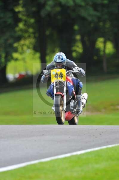 Motorcycle action photographs;cadwell;cadwell park photographs;event digital images;eventdigitalimages;motor racing louth lincolnshire;no limits trackday;peter wileman photography;trackday;trackday digital images;trackday photos