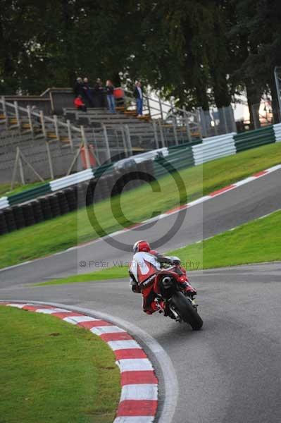 Motorcycle action photographs;cadwell;cadwell park photographs;event digital images;eventdigitalimages;motor racing louth lincolnshire;no limits trackday;peter wileman photography;trackday;trackday digital images;trackday photos