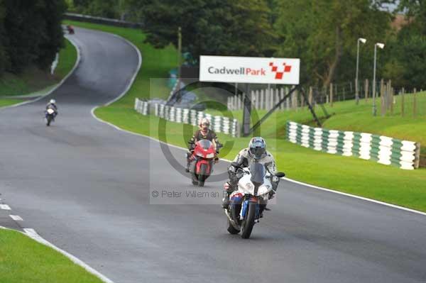 Motorcycle action photographs;cadwell;cadwell park photographs;event digital images;eventdigitalimages;motor racing louth lincolnshire;no limits trackday;peter wileman photography;trackday;trackday digital images;trackday photos