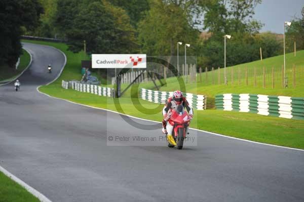 Motorcycle action photographs;cadwell;cadwell park photographs;event digital images;eventdigitalimages;motor racing louth lincolnshire;no limits trackday;peter wileman photography;trackday;trackday digital images;trackday photos