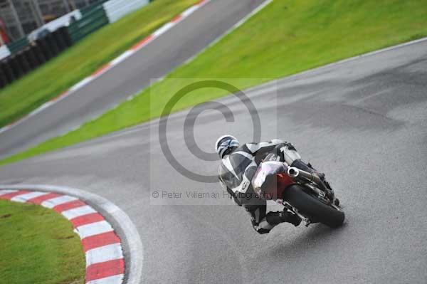 Motorcycle action photographs;cadwell;cadwell park photographs;event digital images;eventdigitalimages;motor racing louth lincolnshire;no limits trackday;peter wileman photography;trackday;trackday digital images;trackday photos