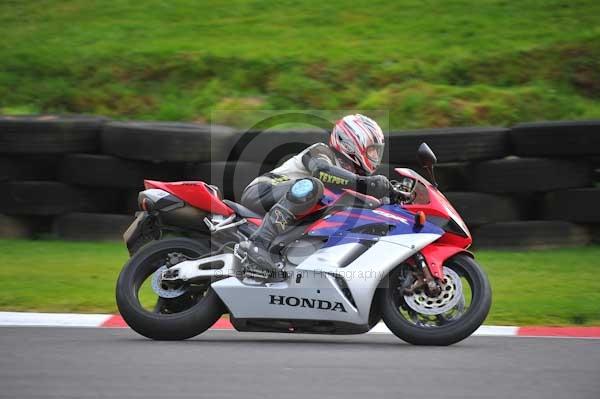 Motorcycle action photographs;cadwell;cadwell park photographs;event digital images;eventdigitalimages;motor racing louth lincolnshire;no limits trackday;peter wileman photography;trackday;trackday digital images;trackday photos