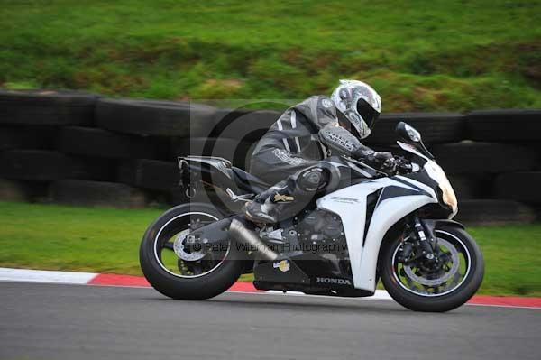 Motorcycle action photographs;cadwell;cadwell park photographs;event digital images;eventdigitalimages;motor racing louth lincolnshire;no limits trackday;peter wileman photography;trackday;trackday digital images;trackday photos