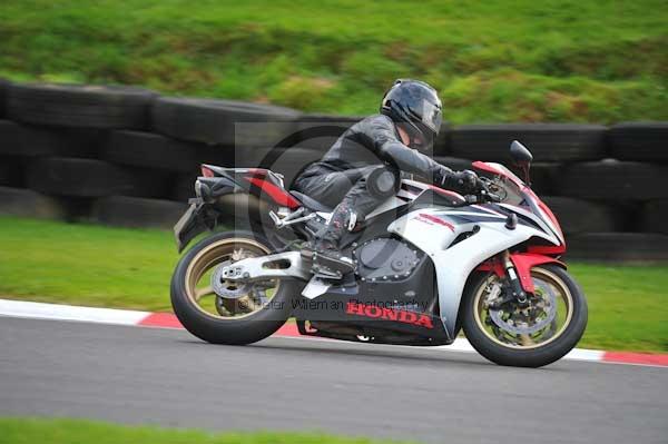 Motorcycle action photographs;cadwell;cadwell park photographs;event digital images;eventdigitalimages;motor racing louth lincolnshire;no limits trackday;peter wileman photography;trackday;trackday digital images;trackday photos