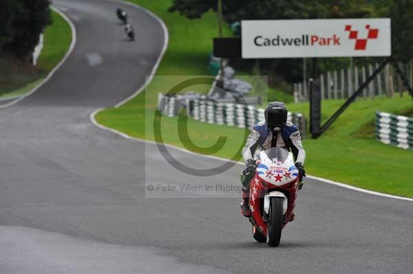 Motorcycle action photographs;cadwell;cadwell park photographs;event digital images;eventdigitalimages;motor racing louth lincolnshire;no limits trackday;peter wileman photography;trackday;trackday digital images;trackday photos