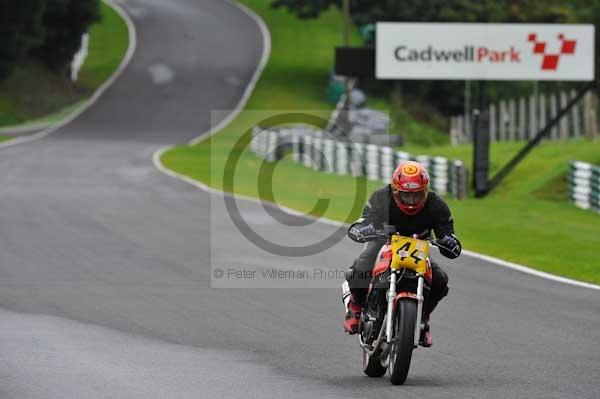 Motorcycle action photographs;cadwell;cadwell park photographs;event digital images;eventdigitalimages;motor racing louth lincolnshire;no limits trackday;peter wileman photography;trackday;trackday digital images;trackday photos