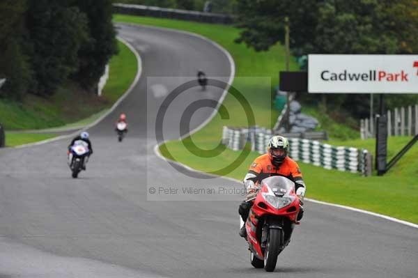 Motorcycle action photographs;cadwell;cadwell park photographs;event digital images;eventdigitalimages;motor racing louth lincolnshire;no limits trackday;peter wileman photography;trackday;trackday digital images;trackday photos