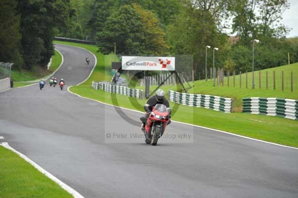 Motorcycle action photographs;cadwell;cadwell park photographs;event digital images;eventdigitalimages;motor racing louth lincolnshire;no limits trackday;peter wileman photography;trackday;trackday digital images;trackday photos