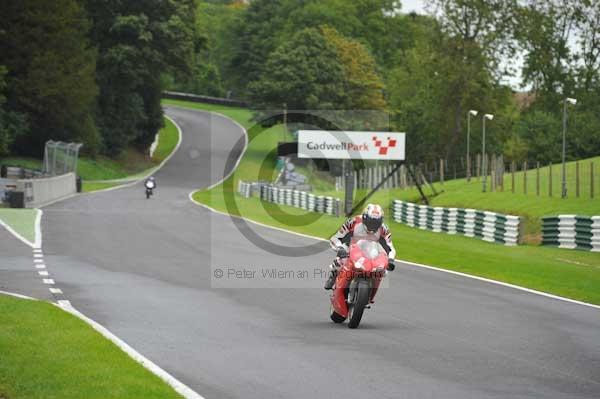 Motorcycle action photographs;cadwell;cadwell park photographs;event digital images;eventdigitalimages;motor racing louth lincolnshire;no limits trackday;peter wileman photography;trackday;trackday digital images;trackday photos