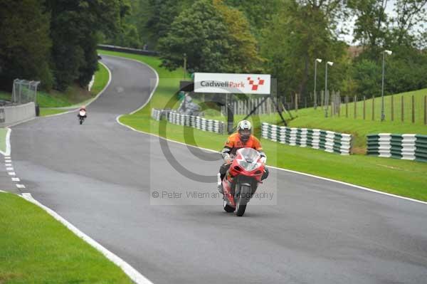 Motorcycle action photographs;cadwell;cadwell park photographs;event digital images;eventdigitalimages;motor racing louth lincolnshire;no limits trackday;peter wileman photography;trackday;trackday digital images;trackday photos