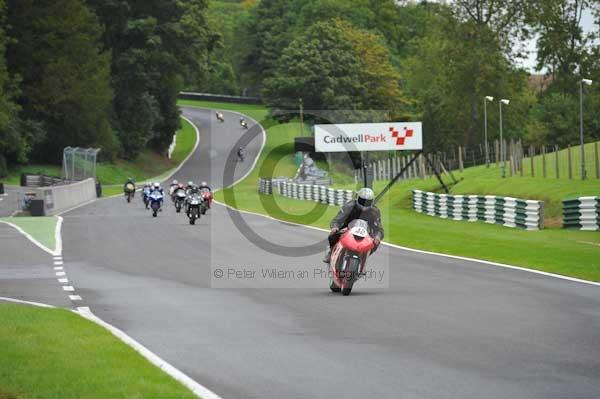 Motorcycle action photographs;cadwell;cadwell park photographs;event digital images;eventdigitalimages;motor racing louth lincolnshire;no limits trackday;peter wileman photography;trackday;trackday digital images;trackday photos