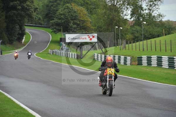 Motorcycle action photographs;cadwell;cadwell park photographs;event digital images;eventdigitalimages;motor racing louth lincolnshire;no limits trackday;peter wileman photography;trackday;trackday digital images;trackday photos