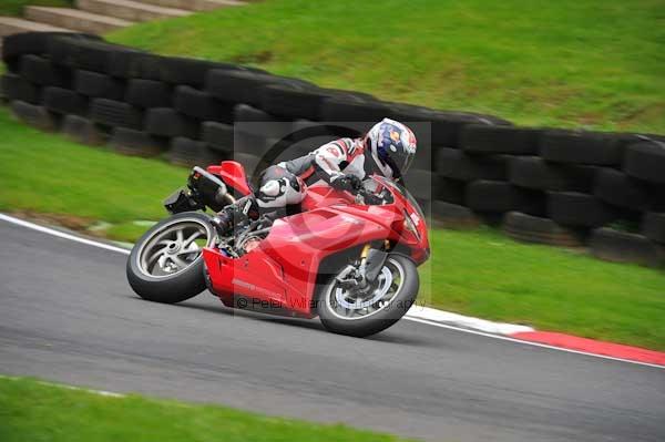 Motorcycle action photographs;cadwell;cadwell park photographs;event digital images;eventdigitalimages;motor racing louth lincolnshire;no limits trackday;peter wileman photography;trackday;trackday digital images;trackday photos