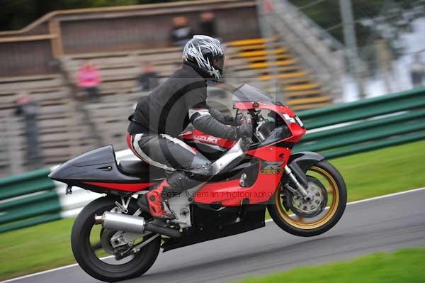 Motorcycle action photographs;cadwell;cadwell park photographs;event digital images;eventdigitalimages;motor racing louth lincolnshire;no limits trackday;peter wileman photography;trackday;trackday digital images;trackday photos