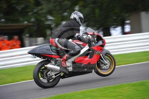 Motorcycle action photographs;cadwell;cadwell park photographs;event digital images;eventdigitalimages;motor racing louth lincolnshire;no limits trackday;peter wileman photography;trackday;trackday digital images;trackday photos