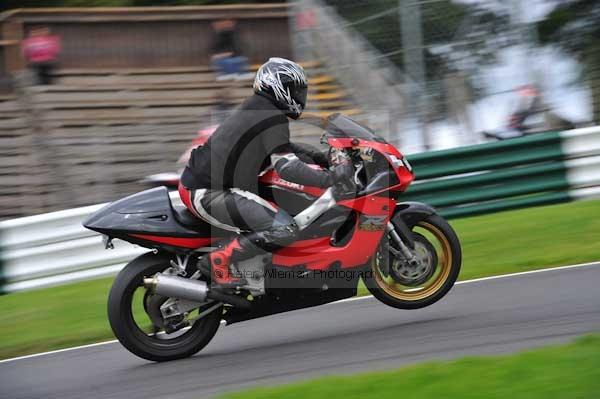 Motorcycle action photographs;cadwell;cadwell park photographs;event digital images;eventdigitalimages;motor racing louth lincolnshire;no limits trackday;peter wileman photography;trackday;trackday digital images;trackday photos