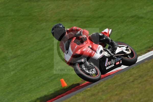 Motorcycle action photographs;cadwell;cadwell park photographs;event digital images;eventdigitalimages;motor racing louth lincolnshire;no limits trackday;peter wileman photography;trackday;trackday digital images;trackday photos