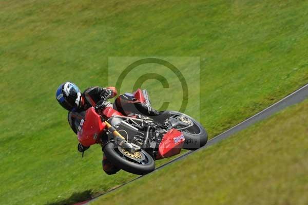 Motorcycle action photographs;cadwell;cadwell park photographs;event digital images;eventdigitalimages;motor racing louth lincolnshire;no limits trackday;peter wileman photography;trackday;trackday digital images;trackday photos