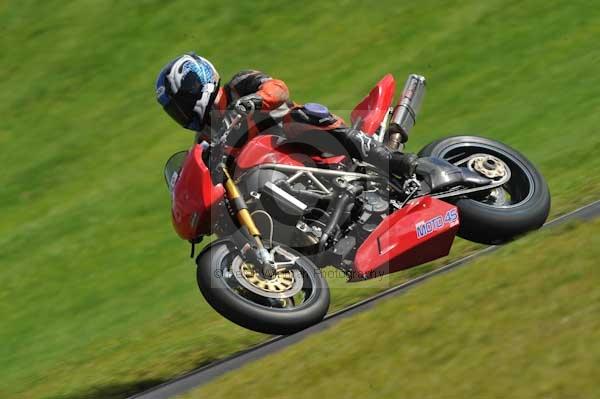 Motorcycle action photographs;cadwell;cadwell park photographs;event digital images;eventdigitalimages;motor racing louth lincolnshire;no limits trackday;peter wileman photography;trackday;trackday digital images;trackday photos