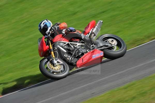 Motorcycle action photographs;cadwell;cadwell park photographs;event digital images;eventdigitalimages;motor racing louth lincolnshire;no limits trackday;peter wileman photography;trackday;trackday digital images;trackday photos