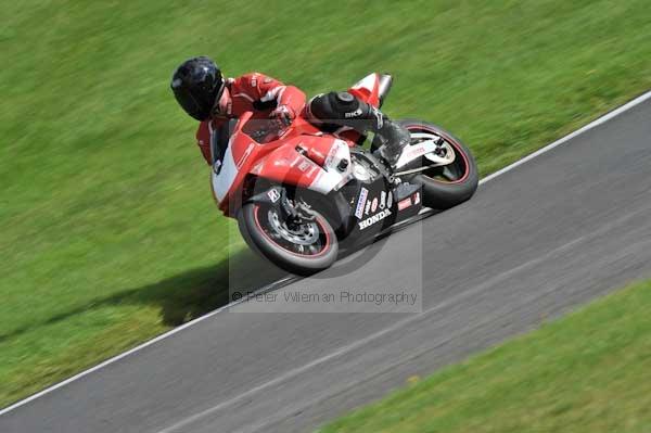 Motorcycle action photographs;cadwell;cadwell park photographs;event digital images;eventdigitalimages;motor racing louth lincolnshire;no limits trackday;peter wileman photography;trackday;trackday digital images;trackday photos