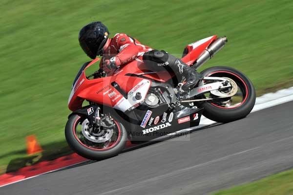 Motorcycle action photographs;cadwell;cadwell park photographs;event digital images;eventdigitalimages;motor racing louth lincolnshire;no limits trackday;peter wileman photography;trackday;trackday digital images;trackday photos