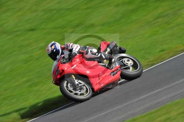 Motorcycle action photographs;cadwell;cadwell park photographs;event digital images;eventdigitalimages;motor racing louth lincolnshire;no limits trackday;peter wileman photography;trackday;trackday digital images;trackday photos