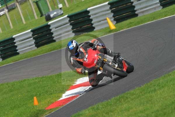 Motorcycle action photographs;cadwell;cadwell park photographs;event digital images;eventdigitalimages;motor racing louth lincolnshire;no limits trackday;peter wileman photography;trackday;trackday digital images;trackday photos