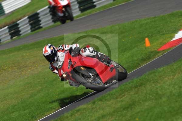 Motorcycle action photographs;cadwell;cadwell park photographs;event digital images;eventdigitalimages;motor racing louth lincolnshire;no limits trackday;peter wileman photography;trackday;trackday digital images;trackday photos