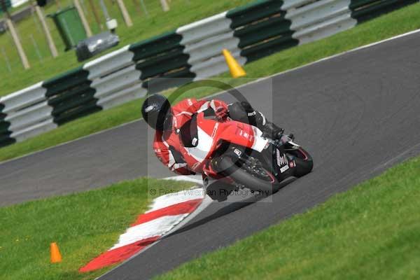 Motorcycle action photographs;cadwell;cadwell park photographs;event digital images;eventdigitalimages;motor racing louth lincolnshire;no limits trackday;peter wileman photography;trackday;trackday digital images;trackday photos