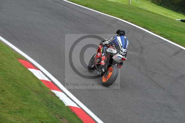 Motorcycle action photographs;cadwell;cadwell park photographs;event digital images;eventdigitalimages;motor racing louth lincolnshire;no limits trackday;peter wileman photography;trackday;trackday digital images;trackday photos