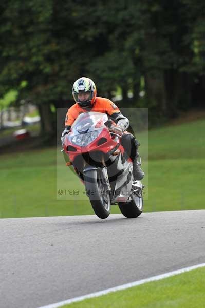 Motorcycle action photographs;cadwell;cadwell park photographs;event digital images;eventdigitalimages;motor racing louth lincolnshire;no limits trackday;peter wileman photography;trackday;trackday digital images;trackday photos